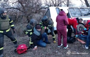 Автобус в’їхав у дерево: на Дніпропетровщині у ДТП постраждали 14 людей