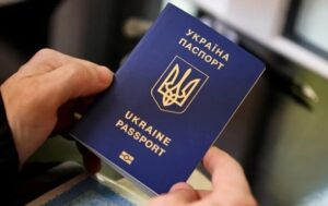 МВС урегулювало видачу паспортів чоловікам за кордоном