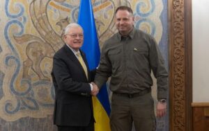 Єрмак провів переговори з Келлогом