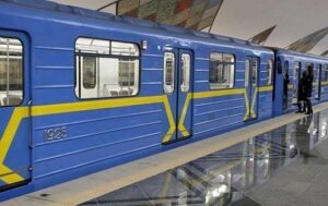 Метро Києва закупить нові вагони з наскрізним проходом